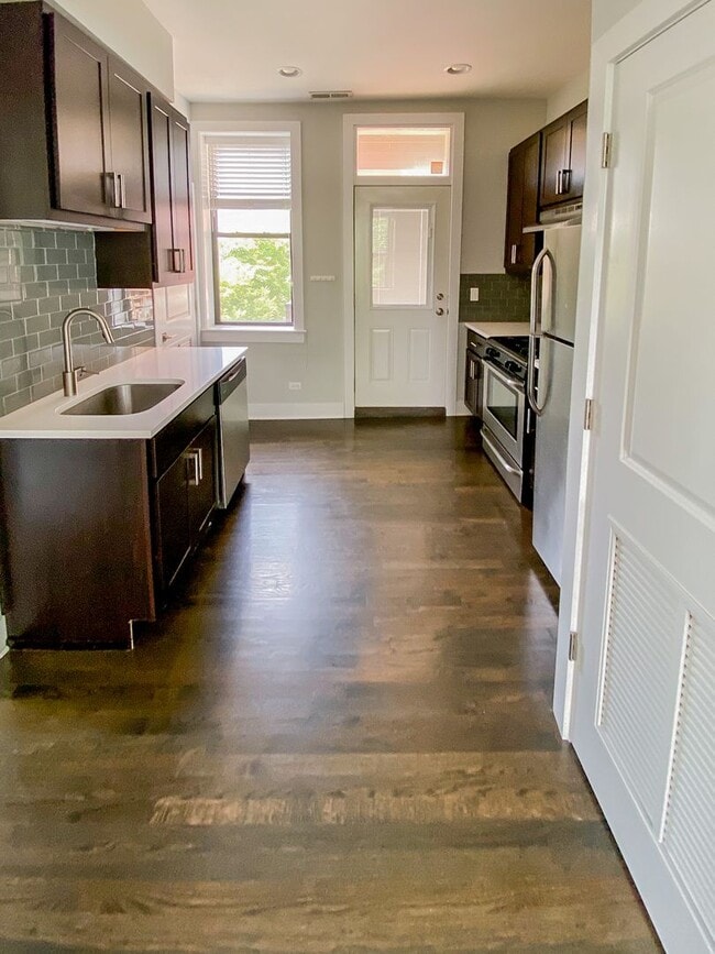 Photo - 1952 W Nelson St Unit 2E