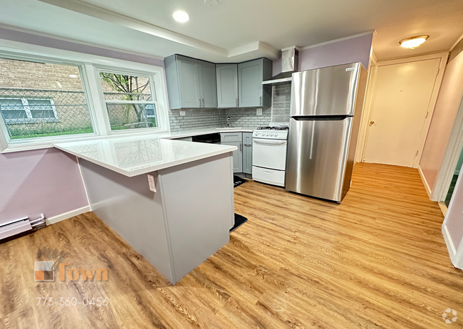 Building Photo - 7734 W Addison St Unit G Rental