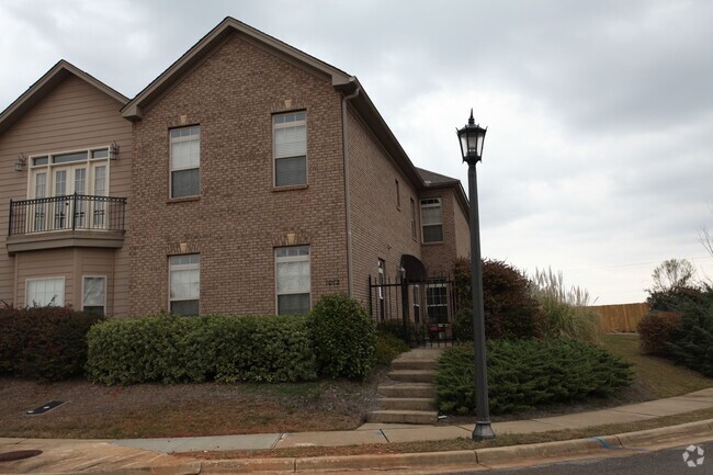 Building Photo - 3 Bed/3.5 Bath Runningvine Townhome Availa...