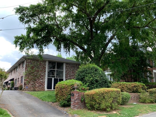 FRONT OF BUILDING - 3668 Kingsboro Rd NE Unit 1