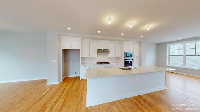 Photo - 2877 Rayfield Ave