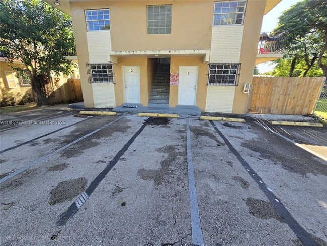 Photo - 2835 NW 22nd Ave Unidad 2