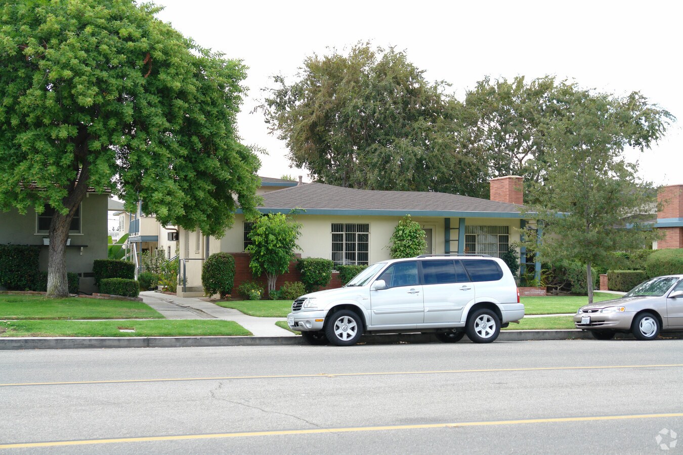 Photo - 1216 E Glenoaks Blvd