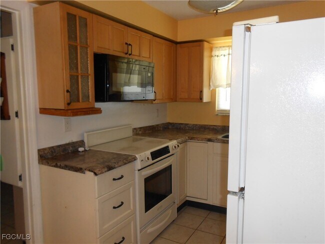 Photo - 1406 Alwynne Dr S