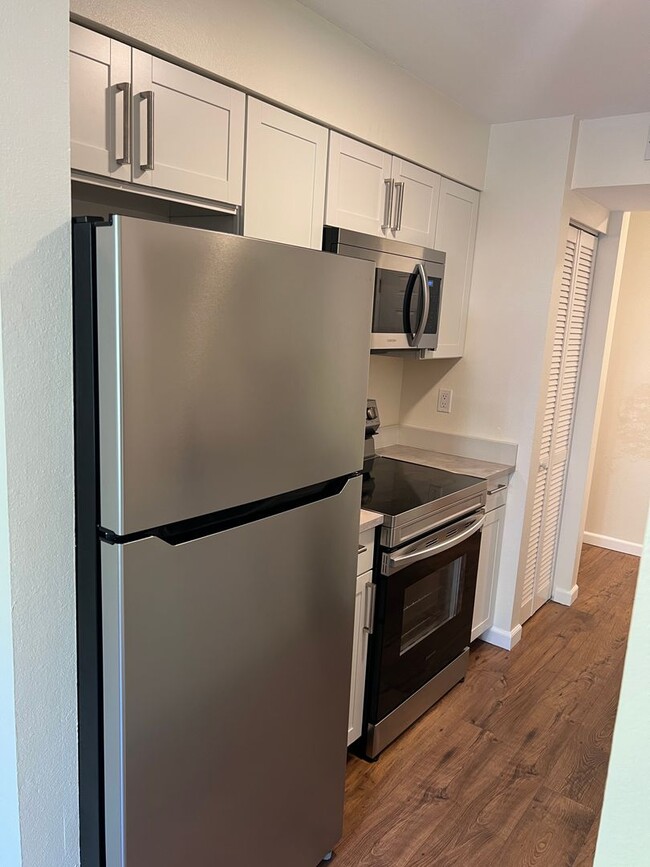 Photo - Newly renovated 2 bed x 1 bath on top floor in Kirkland!