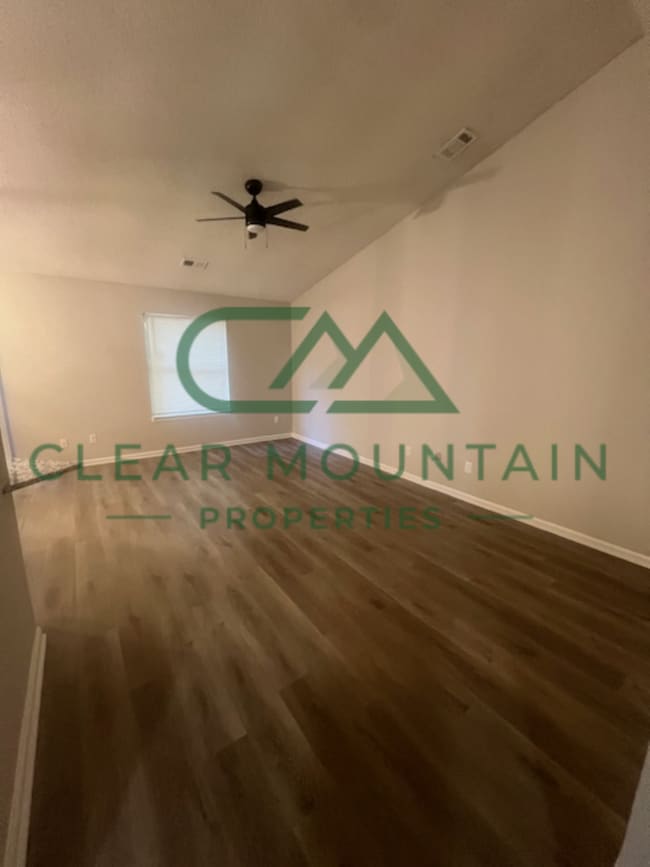 Photo - Modern Updates! 3 Bed/2 bath Single Family Home! Unidad 1 EC