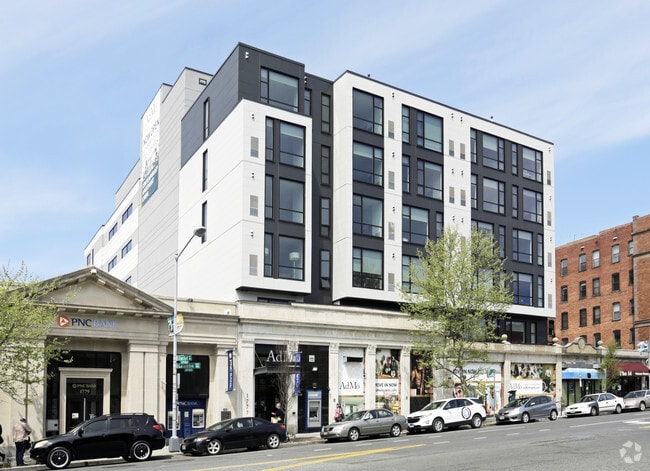 Building Photo - AdMo Heights