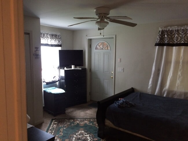 Bedroom - 326 N Vine St