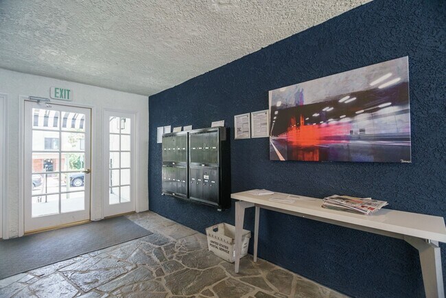 Photo - 1945 Glendon Avenue