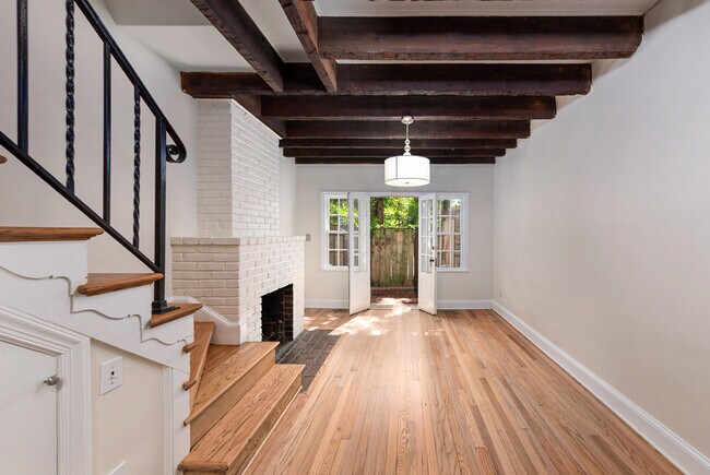 Photo - 1 Pomander Walk NW