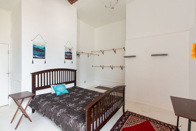 Photo - 215 W 7th St Unidad 1301
