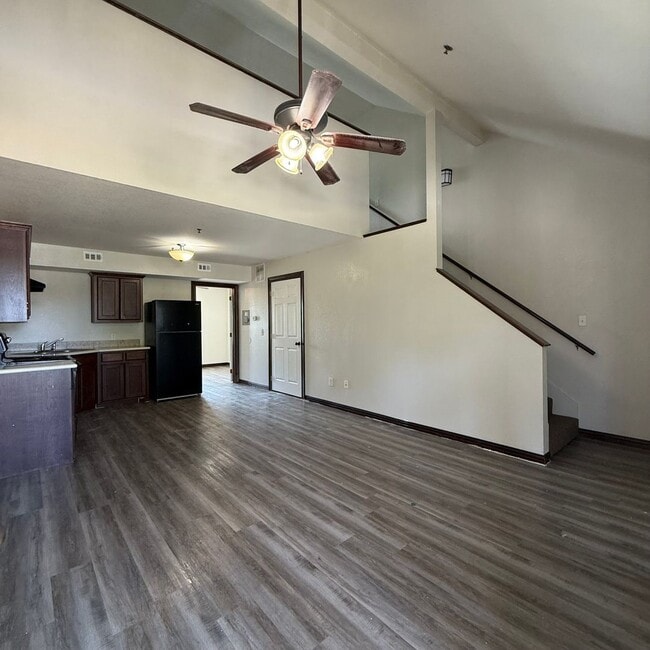 Building Photo - $500 Off 1st Full Month!* All Utilities In... Unit 139 Rental