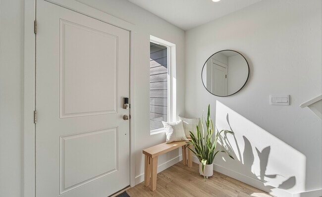 Photo - 1007 E Midship Wy