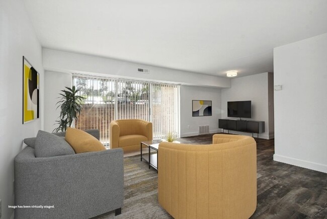 Hampton Manor Apartments & Townhomes