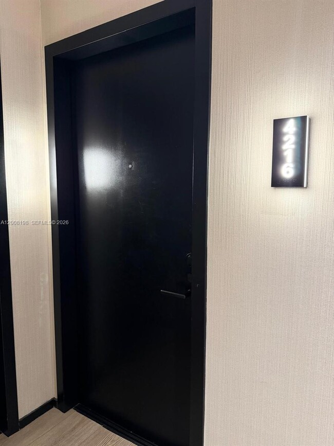 Building Photo - 398 NE 5th St Unit 4216