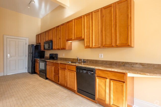 1BR, 1BA - 770SF - Kitchen