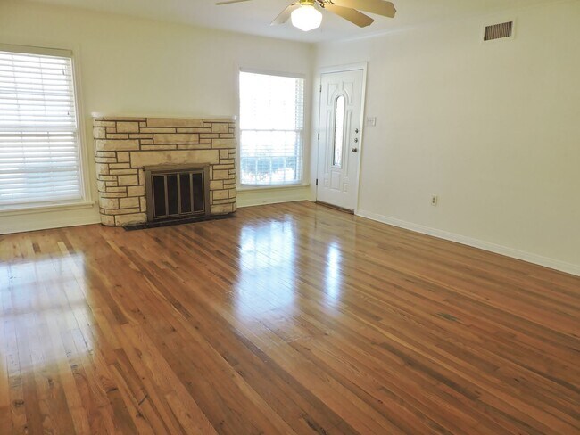 Photo - Westcliff - TCU area four bedroom home for...
