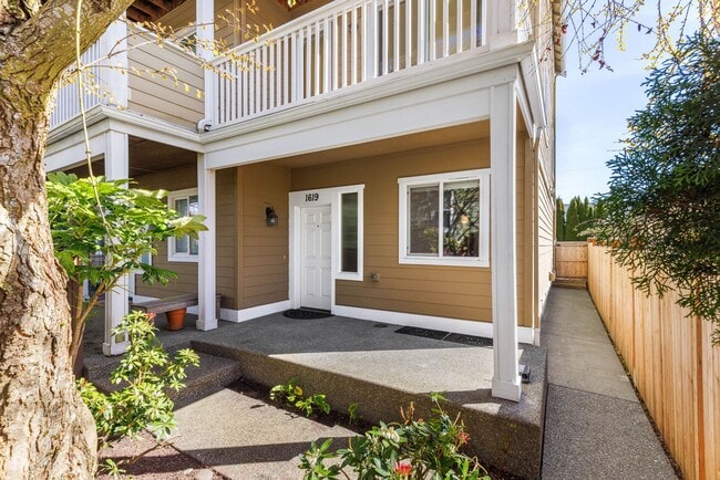 Building Photo - 1619 SW Barton St