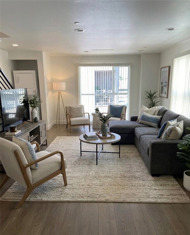 Photo - 11516 Emelita St