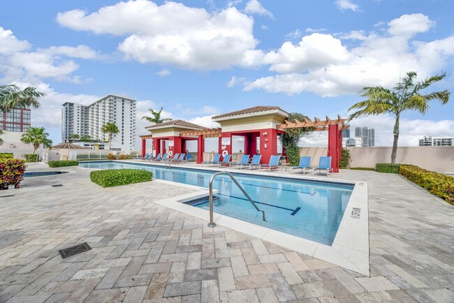Rooftop pool - The Whitney Apartments
