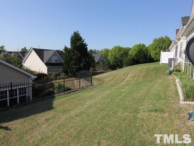 Building Photo - Excellent townhome in Raleigh!