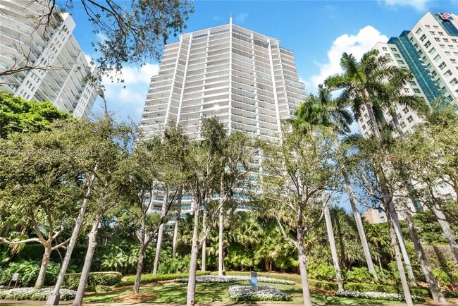 Building Photo - 2627 S Bayshore Dr Unit 906