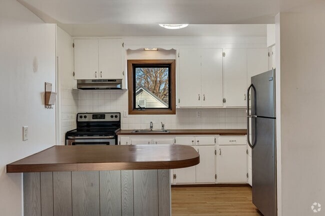Building Photo - 526 8th Ave S Rental