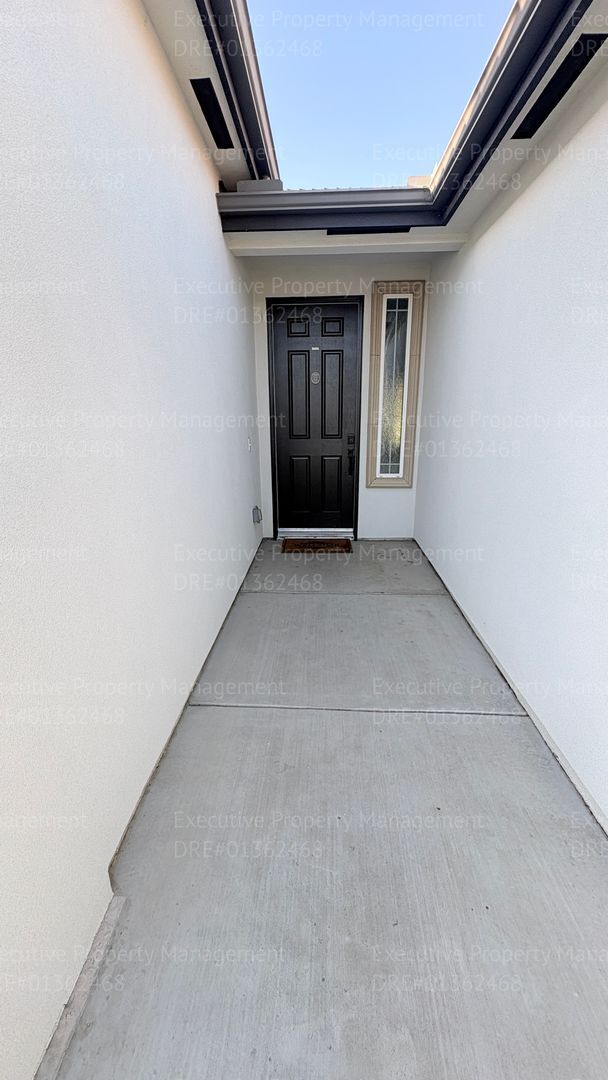 Photo - 3 bedroom 2 bathroom home located in a cul- de- sac in a Southwest Bakersfield neighborhood