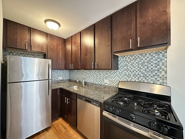 Photo - 411 W Roscoe St Unit J09W