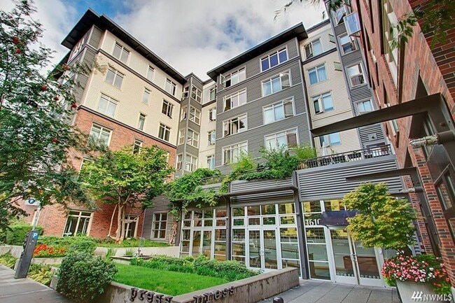 Building Photo - Top floor Unit 606