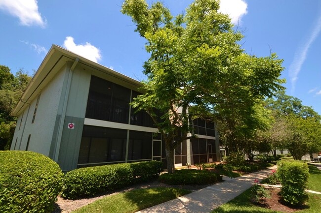 Building Photo - Lovely Winter Springs Condo ~ Vinyl Plank Flooring and Large Screened Patio! Unit 8