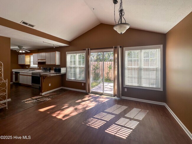 Photo - 4416 Jasmine Cove Way