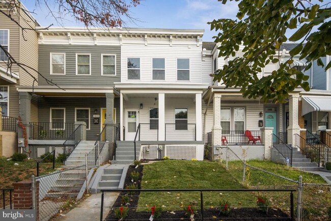Building Photo - 1411 Montello Ave NE Rental