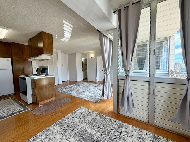 Photo - King Manor: Central 1 Bed, 1 Bath Apartment with 1 Parking Space Unidad 1803