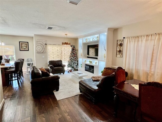 Photo - 2532 NE 41st Terrace