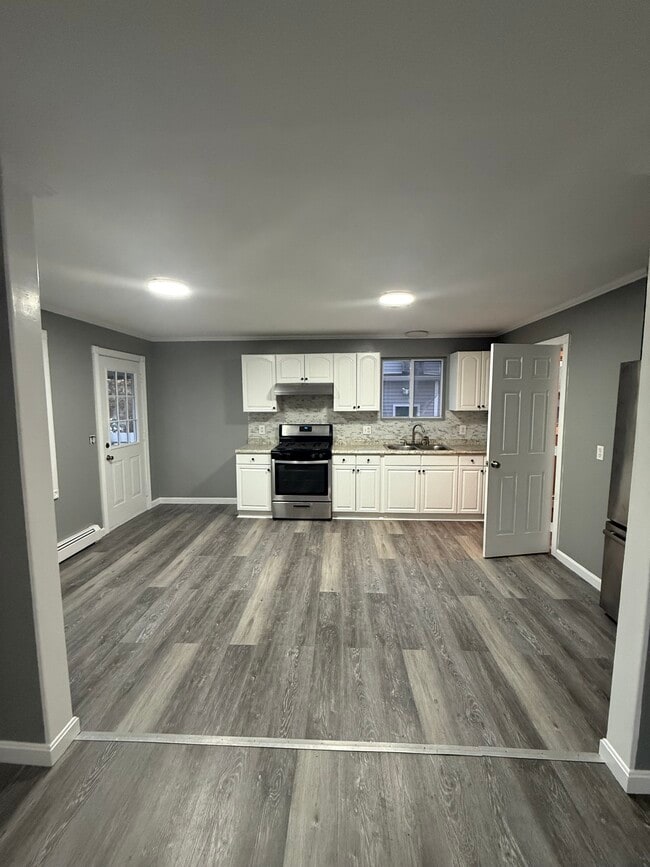 Building Photo - 79 Byfield St Unit Left