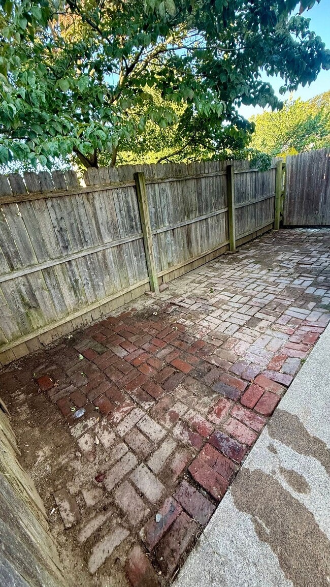 236 Laurel St