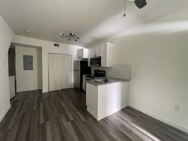 Photo - 6145 Lansdowne Ave Unit 6145 Landsdowne Avenue, Apt. 1