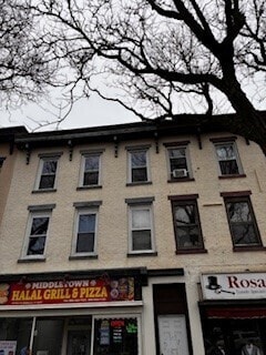 Building Photo - 570 Main St Unit 3