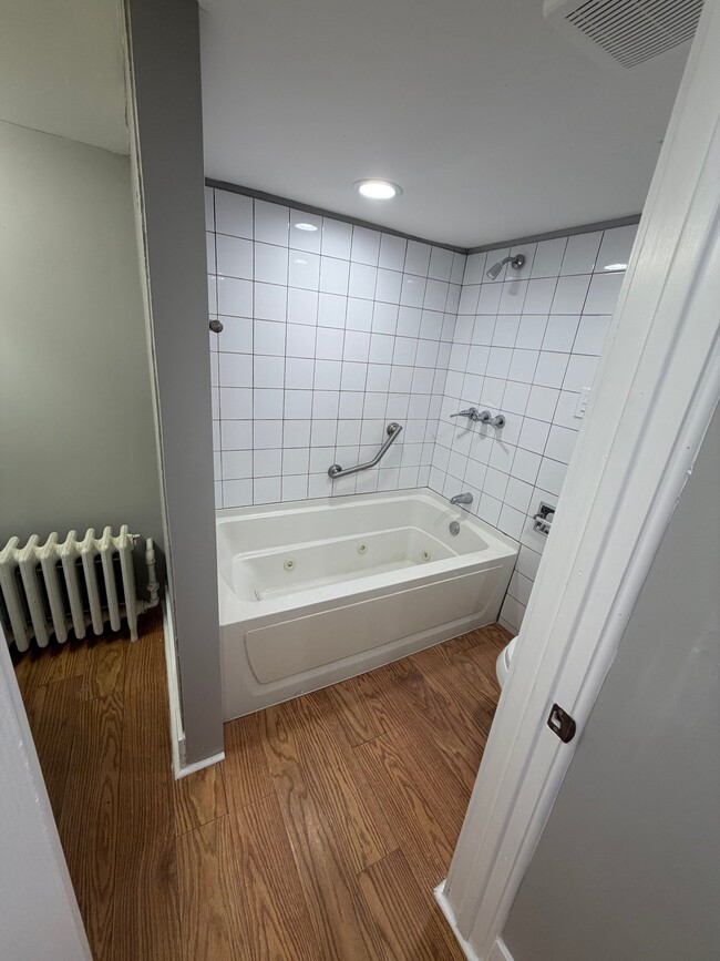 5807 19th Ave Unit Lower