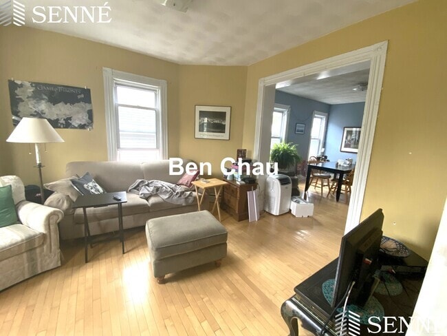Building Photo - 11 Thorndike St Unit 2B Rental