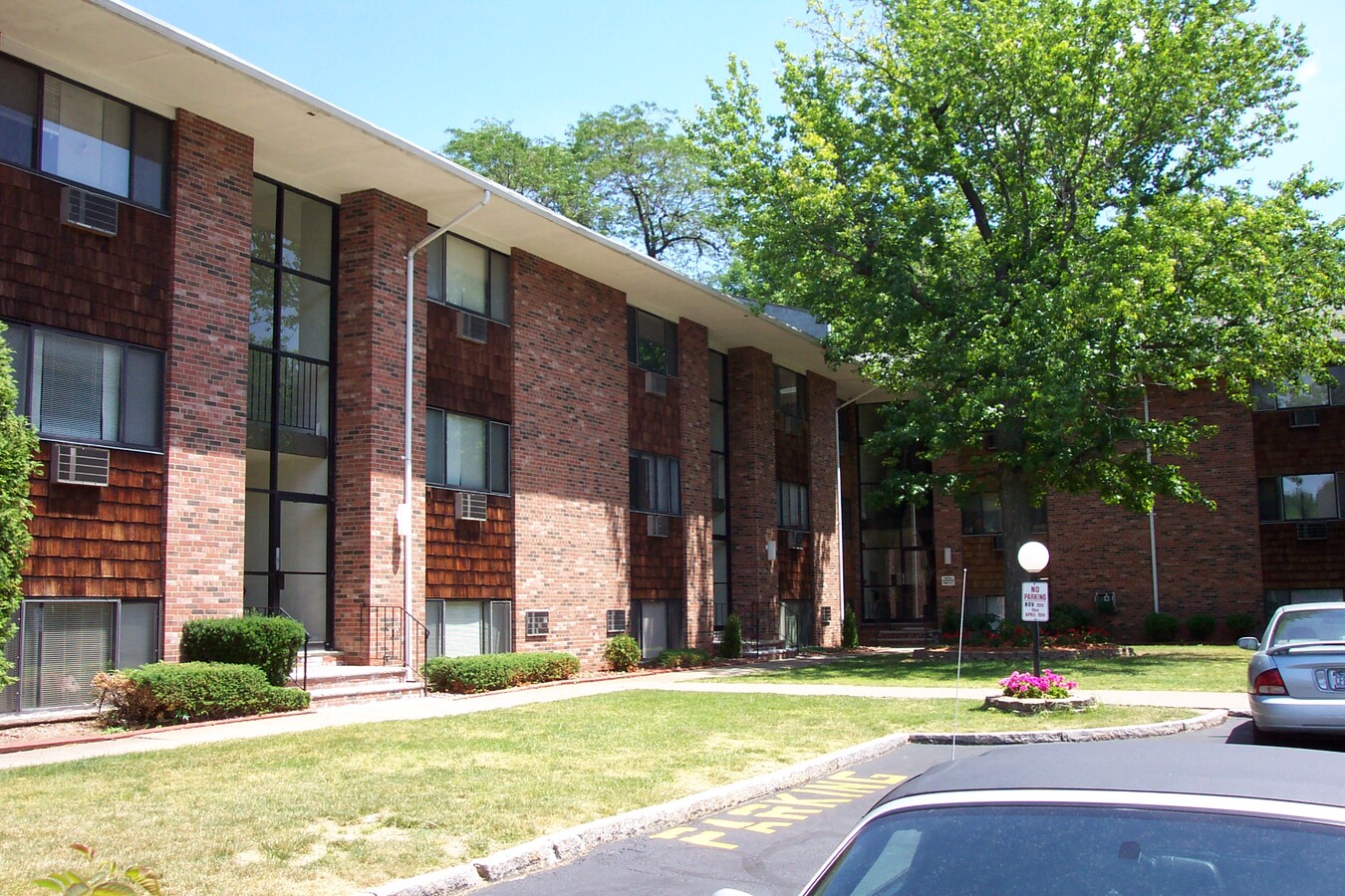 Photo - 608 Park Ave Apartments Unit B9