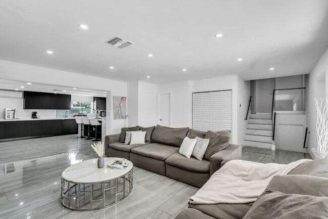 Photo - 1255 NE 199th St Unidad ID1372354P