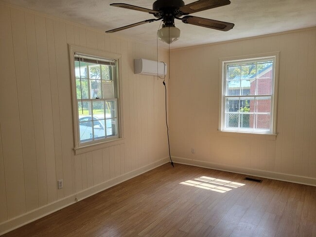 Photo - 815 Haywood Pl