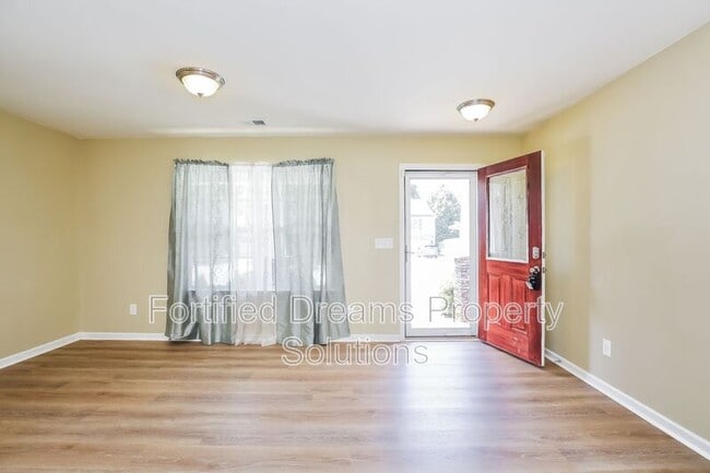 Photo - 1745 Klompen Rd