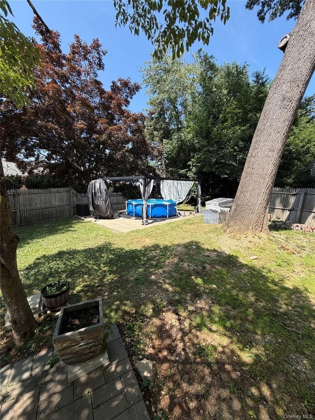 6 Raphael St