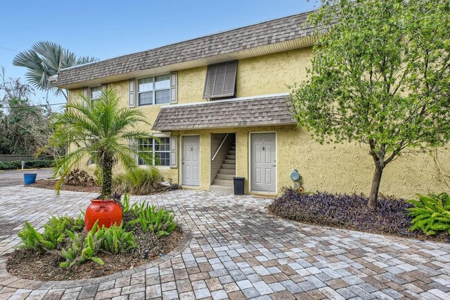 Photo - 2004 Dunsford Terrace