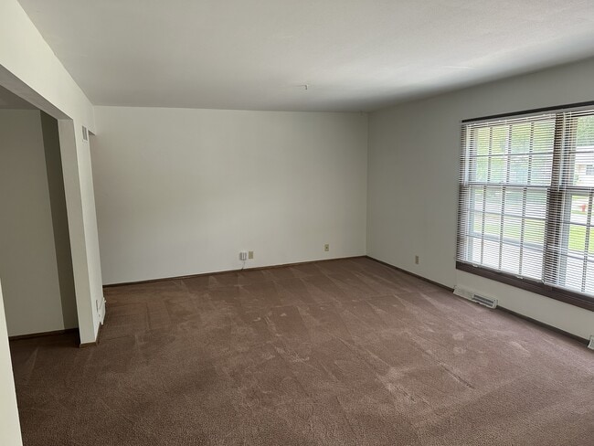 Livingroom - 1331 Martha Washington Dr Unit Lower