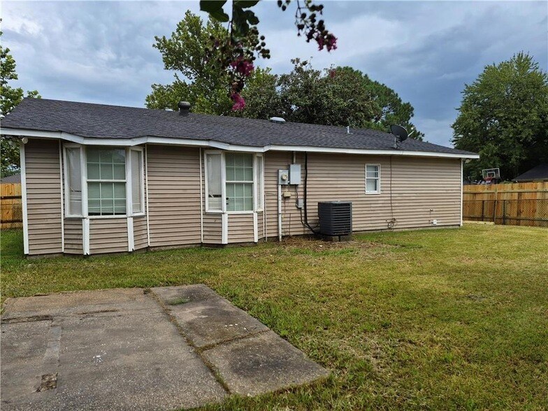Photo - 5060 Radcliff St