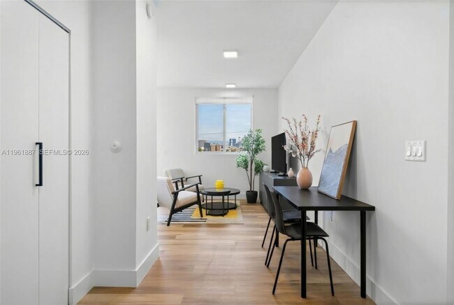 Photo - 650 SW 1st St Unidad 405